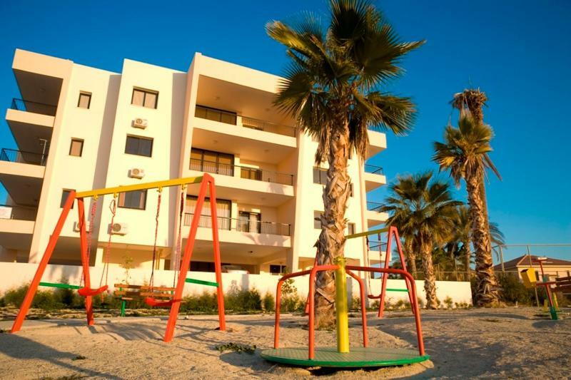 Mediterranean Sunrise Complex 보로클리니 외부 사진
